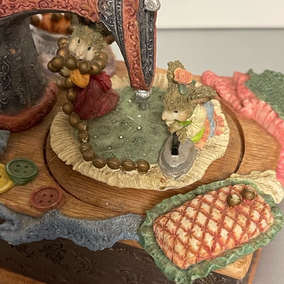 Vintage Animated Music Box Sewing Machine with Mice - Tune “My Favorite Things” - Picture 10 of 11